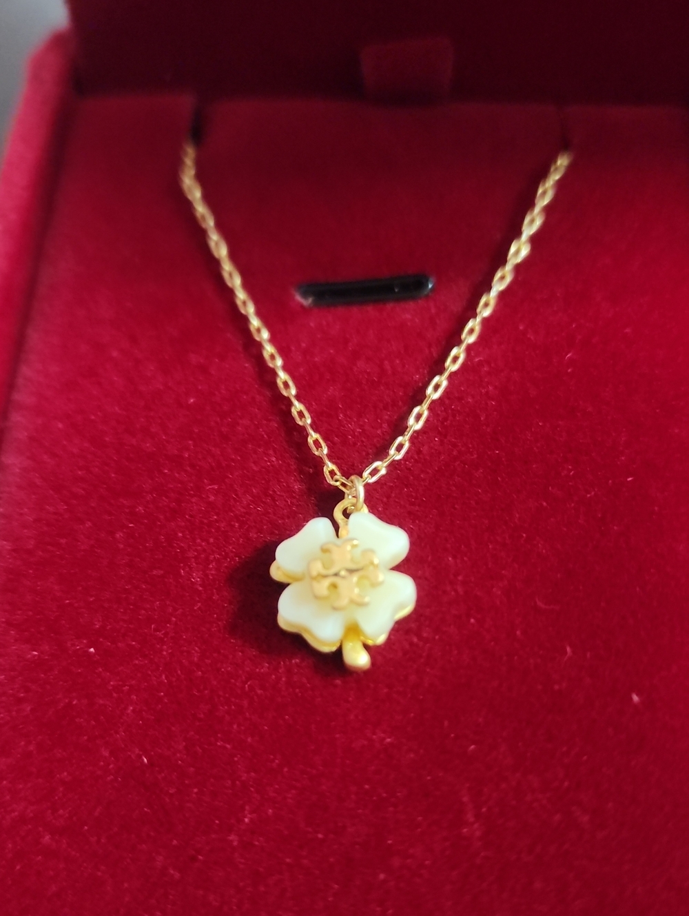 Tory Burch Gold & Pearl Clover Pendant Necklace Nwt